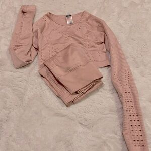 Women’s Gymshark Long Sleeve & Legging Workout Set!